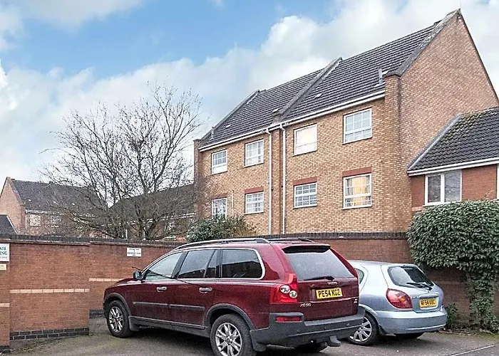 Spacious 3-Bedroom W/ Private Garden In Coventry